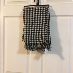 Houndstooth blanket scarf